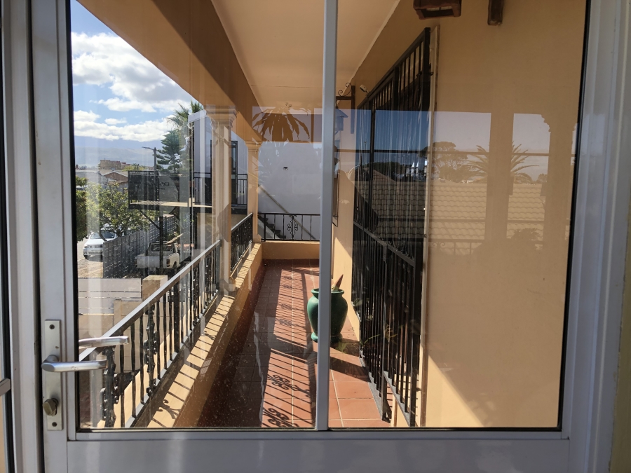 4 Bedroom Property for Sale in Gustrouw Western Cape